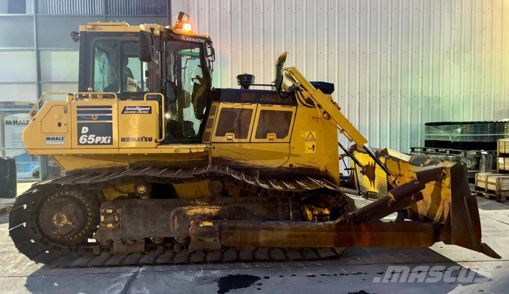 Komatsu D65PXI-18 Гусеничные бульдозеры