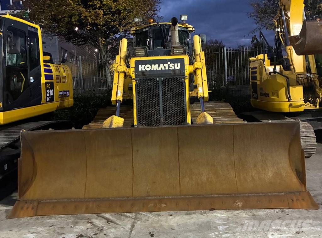 Komatsu D65PXI-18 Гусеничные бульдозеры