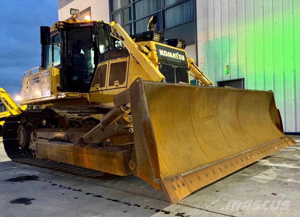 Komatsu D65PXI-18 Гусеничные бульдозеры