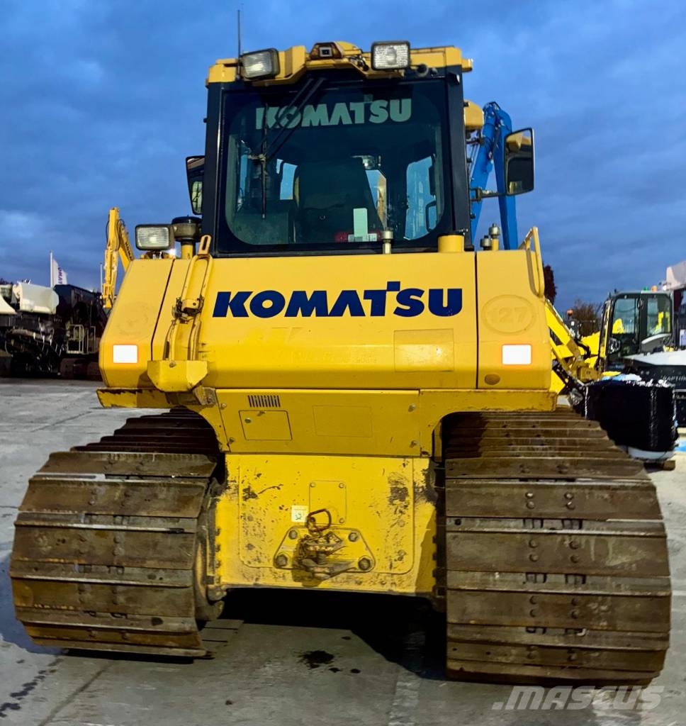 Komatsu D65PXI-18 Гусеничные бульдозеры