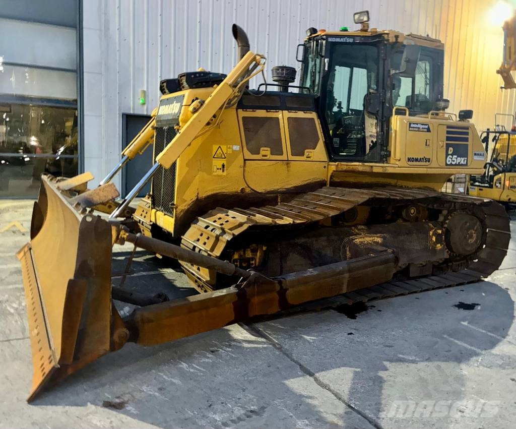 Komatsu D65PXI-18 Гусеничные бульдозеры