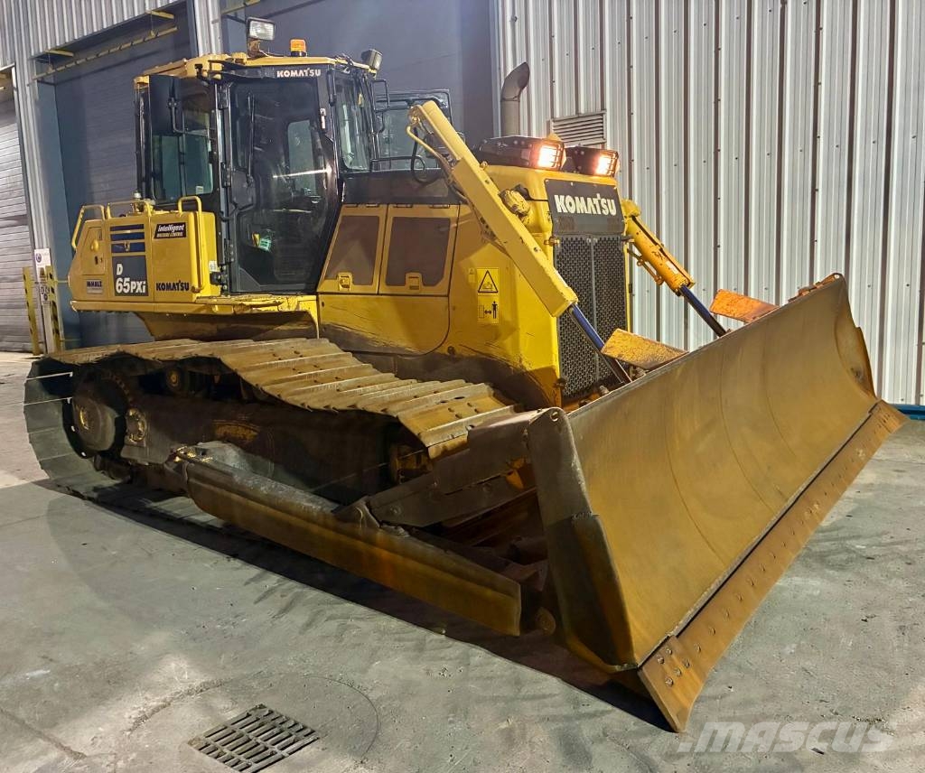 Komatsu D65PXI-18 Гусеничные бульдозеры
