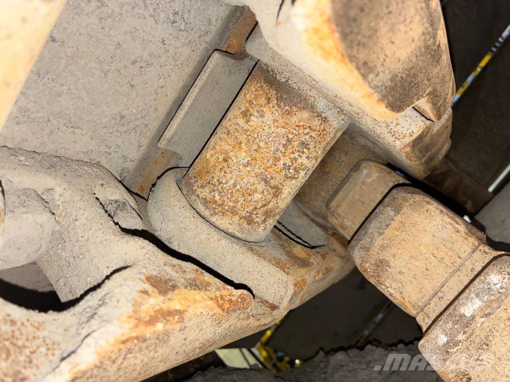 Komatsu D65PXI-18 Гусеничные бульдозеры