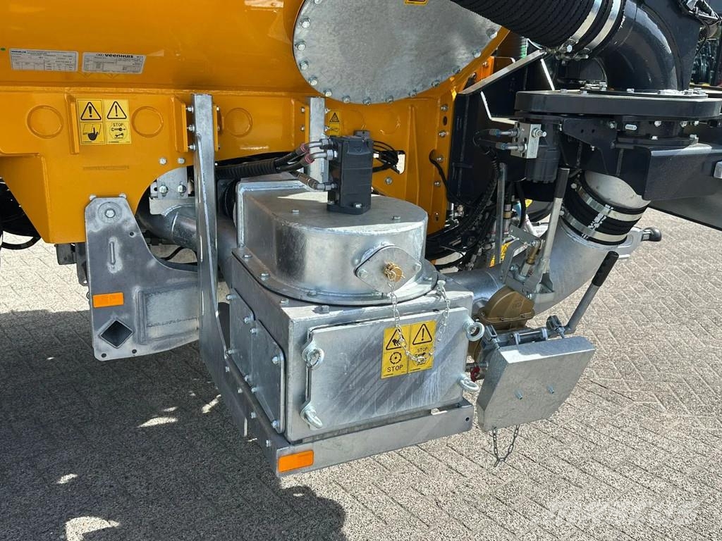 Veenhuis Premium Quad Shift 15.800 met Fullject 9m bemester Mesttank