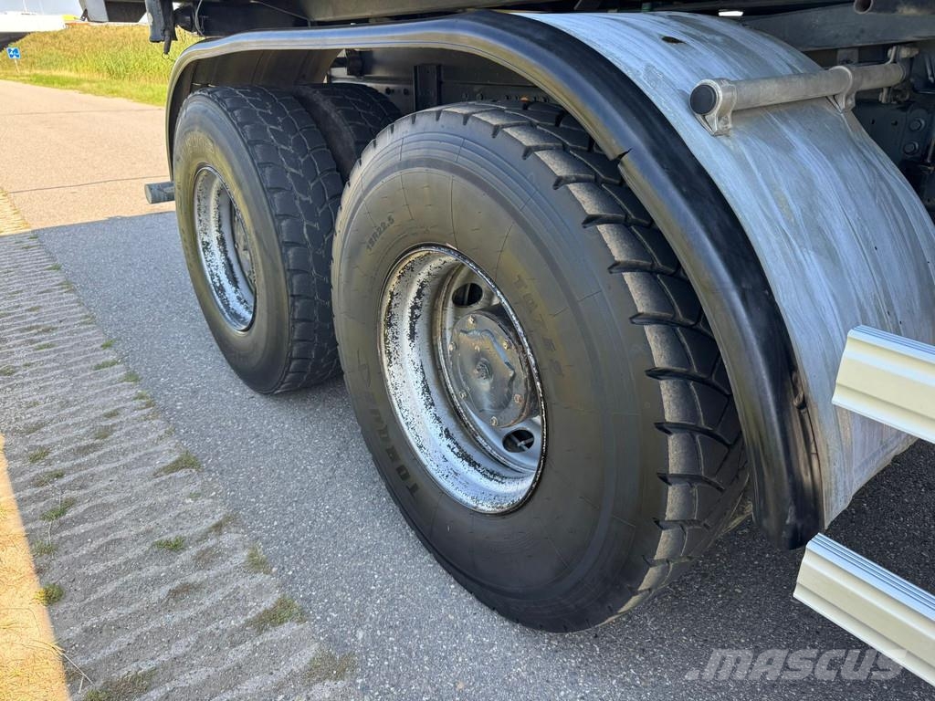 Iveco Trakker 410 6x4 Kipper Sora- ja kippiautot