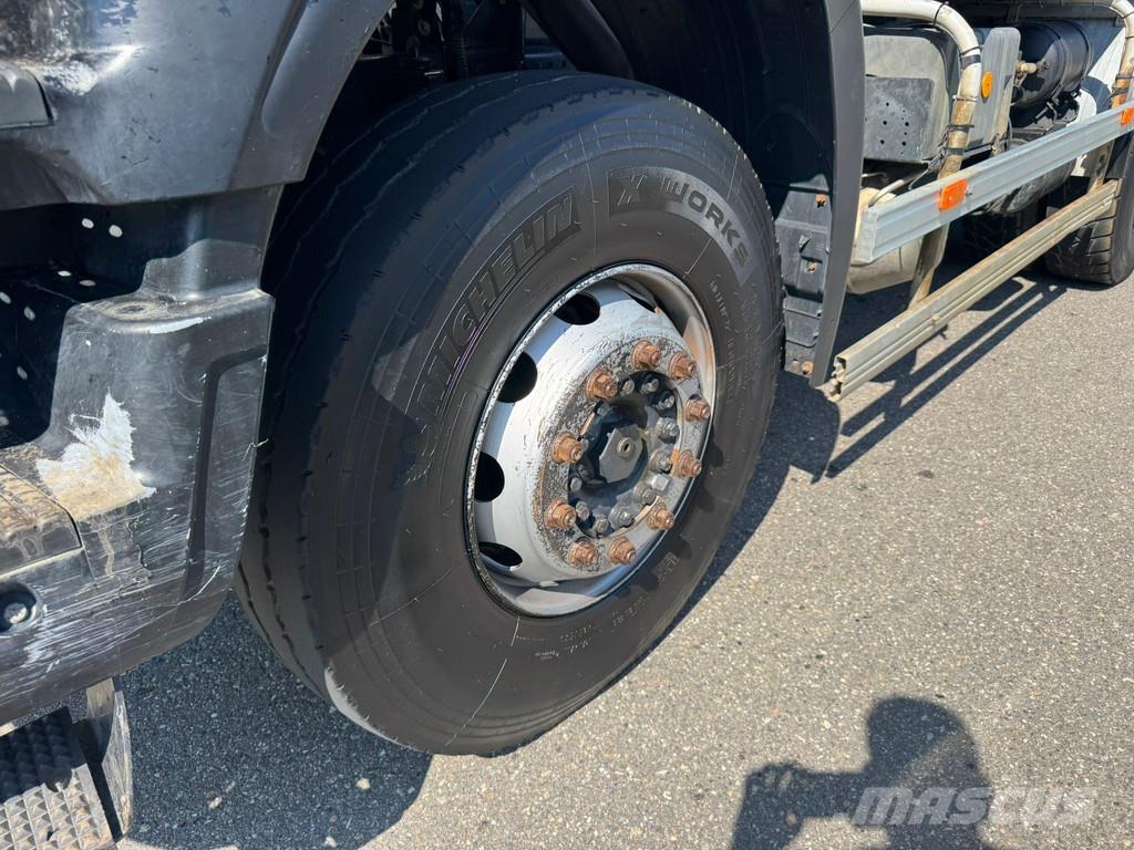 Iveco Trakker 410 6x4 Kipper Sora- ja kippiautot
