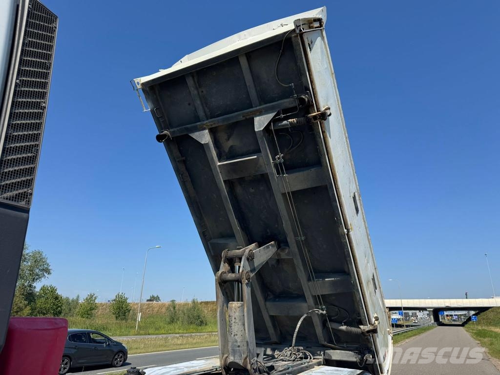 Iveco Trakker 410 6x4 Kipper Sora- ja kippiautot
