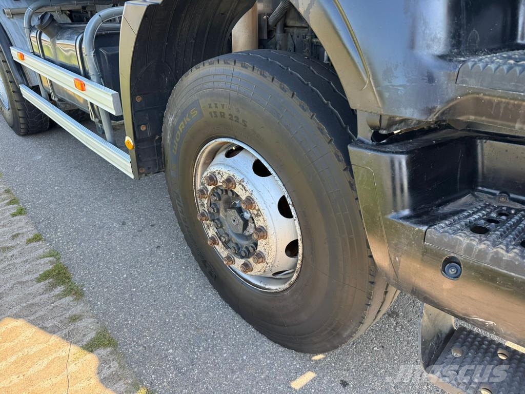 Iveco Trakker 410 6x4 Kipper Sora- ja kippiautot