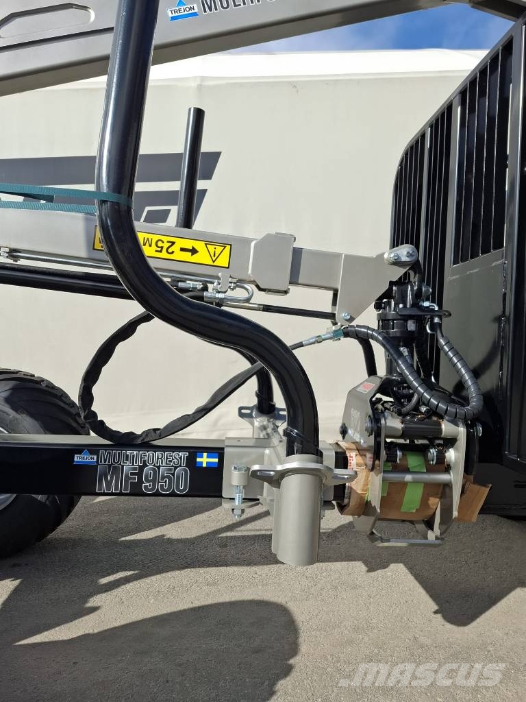 Multiforest Trejon MF950 ja V6500 9kg venttiilipöydällä Bosbouwaanhangers