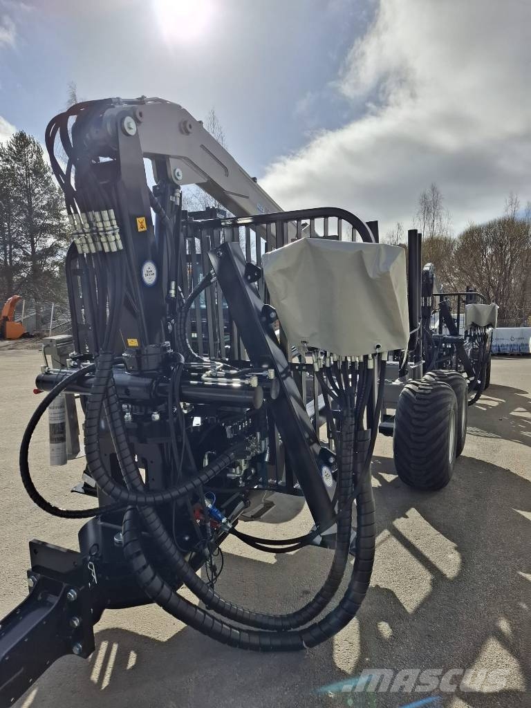 Multiforest Trejon MF950 ja V6500 9kg venttiilipöydällä Bosbouwaanhangers