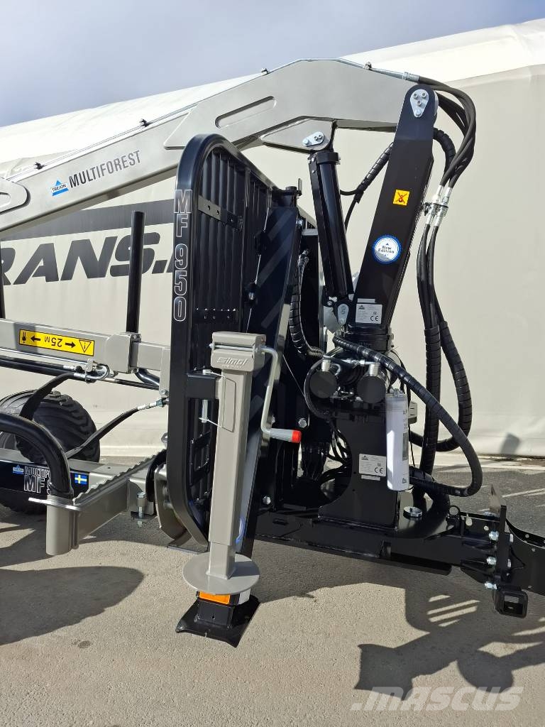 Multiforest Trejon MF950 ja V6500 9kg venttiilipöydällä Bosbouwaanhangers