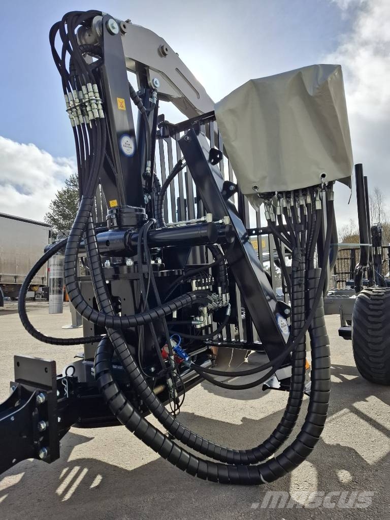 Multiforest Trejon MF950 ja V6500 9kg venttiilipöydällä Bosbouwaanhangers