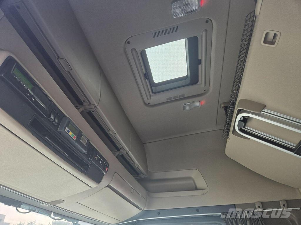 Scania R520 8X4 3 FLOOR شاحنات نقل الحيوانات