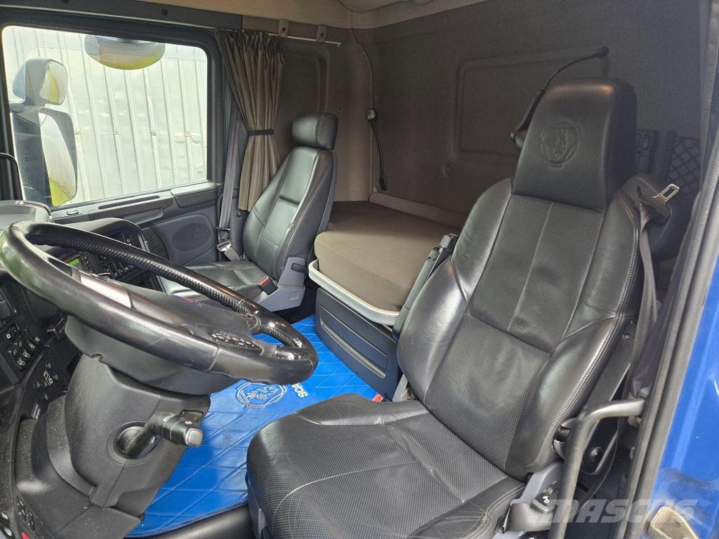 Scania R520 8X4 3 FLOOR Kamioni za prevoz životinja
