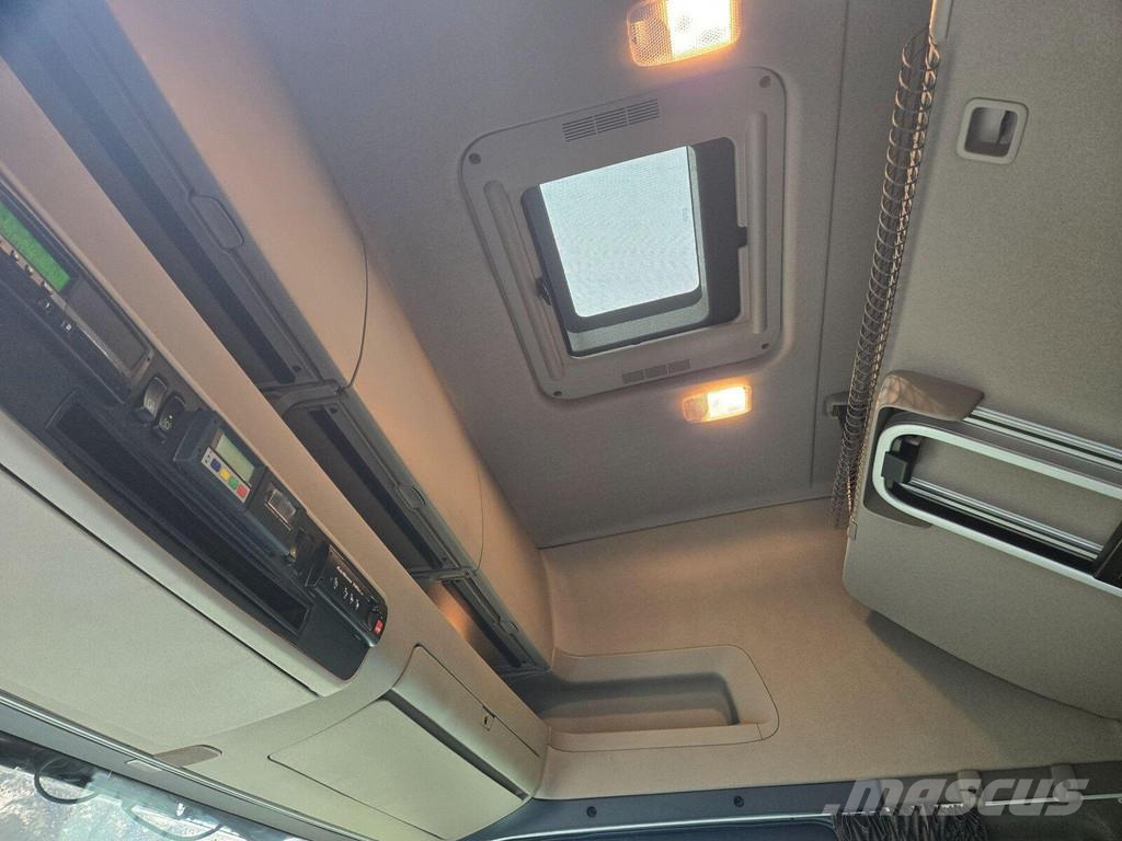 Scania R520 8X4 3 FLOOR Kamioni za prevoz životinja
