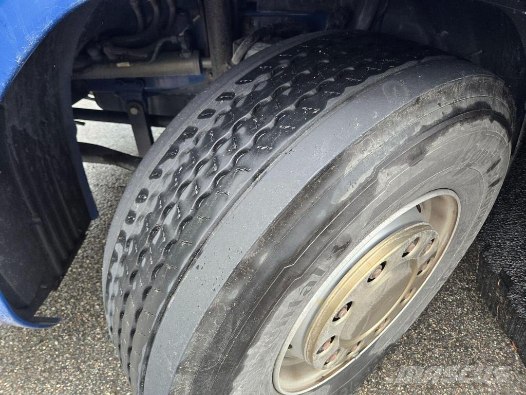 Scania R520 8X4 3 FLOOR Kamioni za prevoz životinja