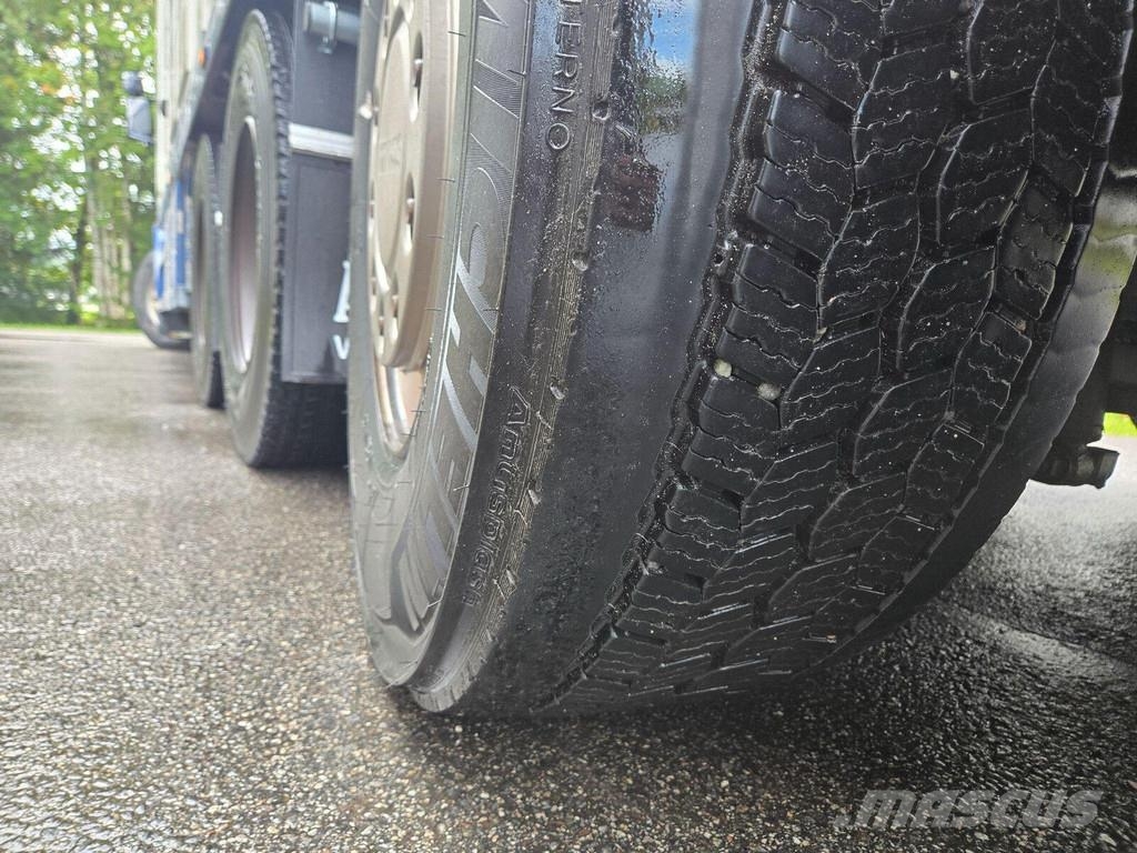 Scania R520 8X4 3 FLOOR Kamioni za prevoz životinja