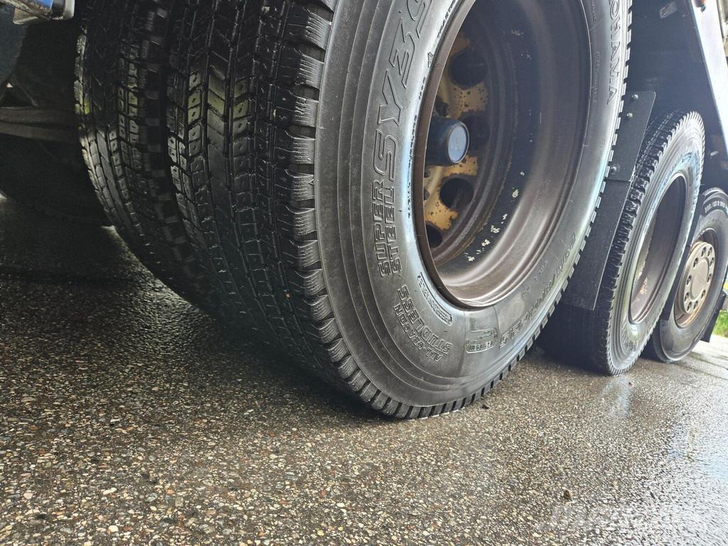 Scania R520 8X4 3 FLOOR Kamioni za prevoz životinja