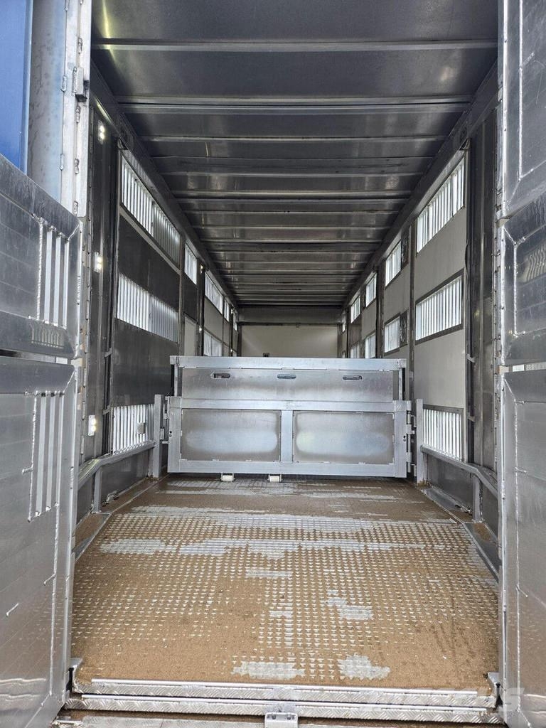 Scania R520 8X4 3 FLOOR Kamioni za prevoz životinja
