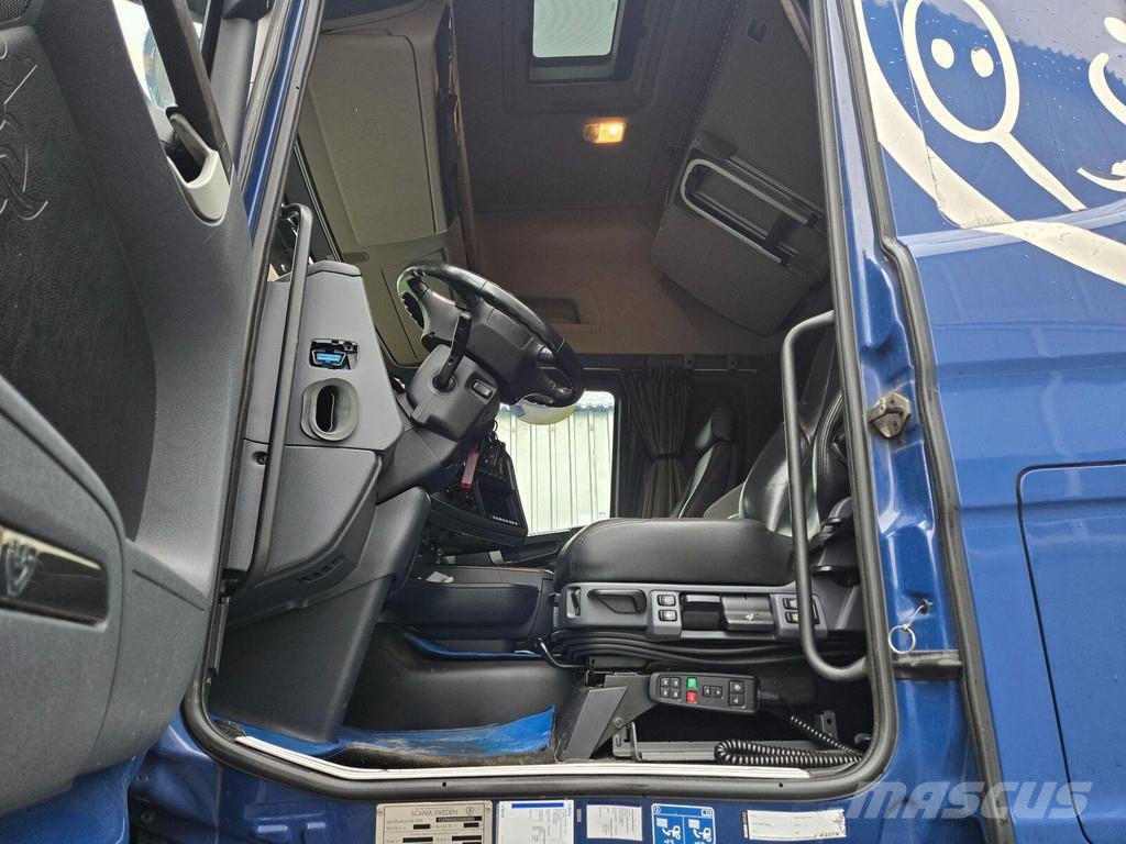 Scania R520 8X4 3 FLOOR Kamioni za prevoz životinja