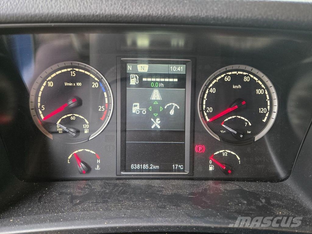 Scania R520 8X4 3 FLOOR Kamioni za prevoz životinja