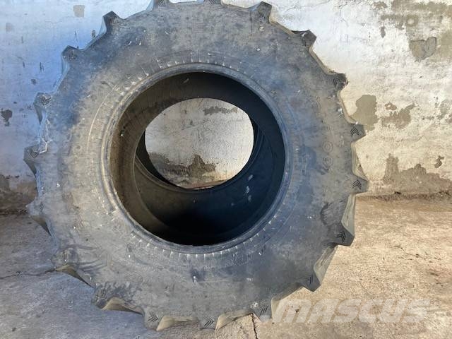 Galaxy 710/70R38 set nieuwe banden Gume, točkovi i felne
