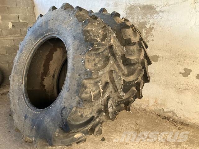 Galaxy 710/70R38 set nieuwe banden Gume, točkovi i felne