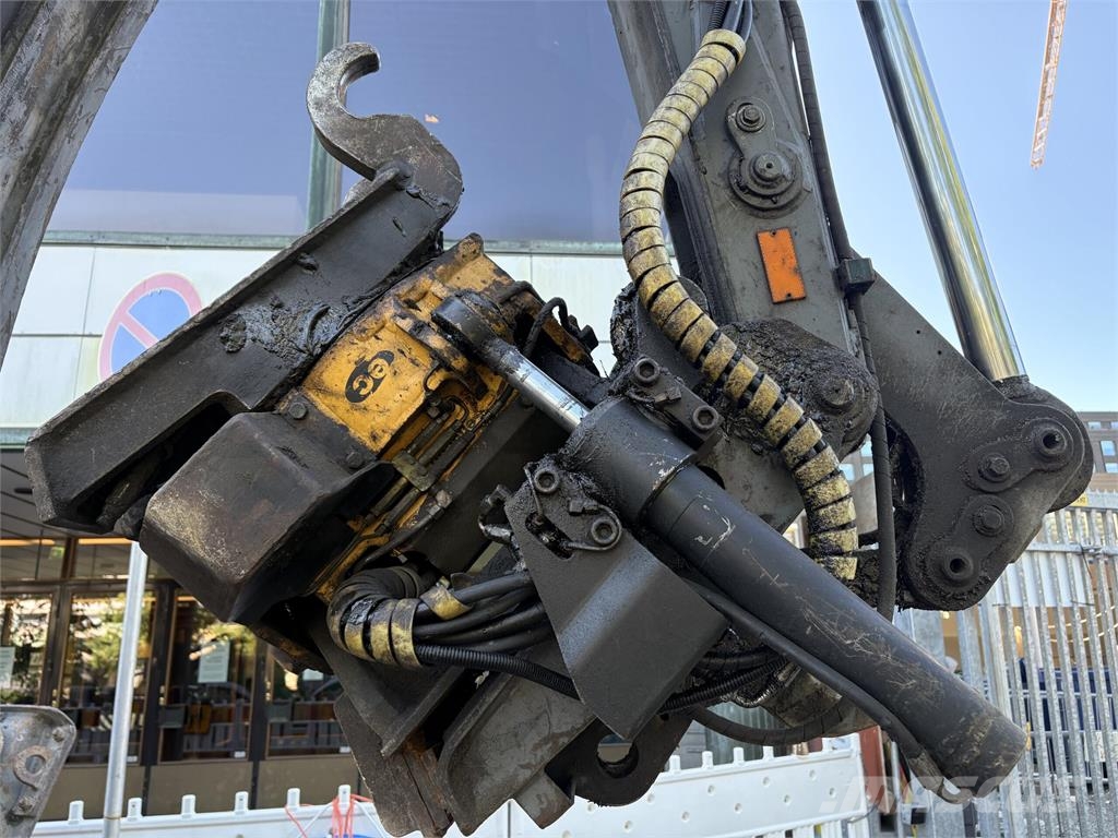 Lännen 8600E Sensodrive Koparko-ładowarki