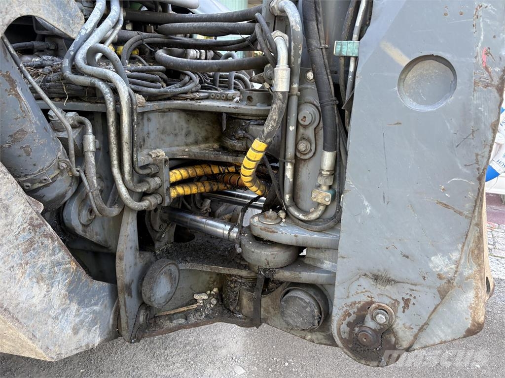 Lännen 8600E Sensodrive Koparko-ładowarki
