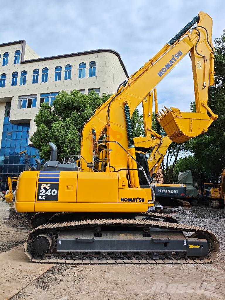 Komatsu PC 240-8 Гусеничні екскаватори