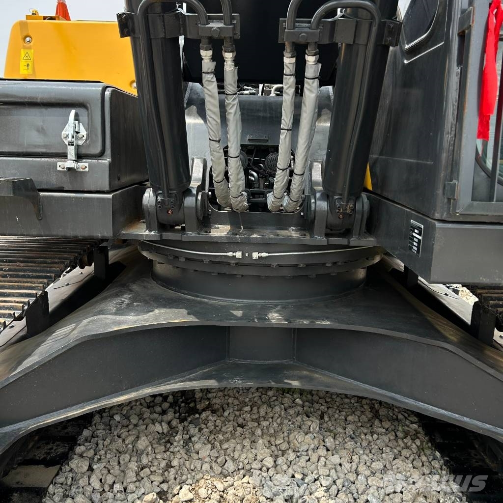 Volvo 240 Pelle sur chenilles