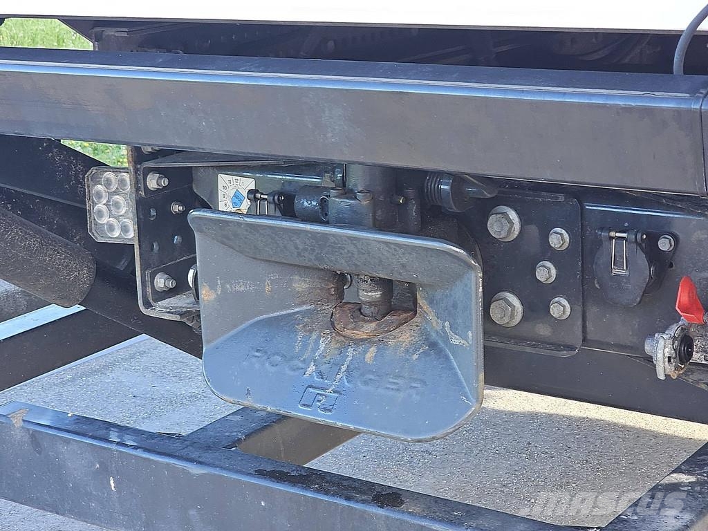 Iveco 160E28 EUROCARGO Camiones con caja de remolque