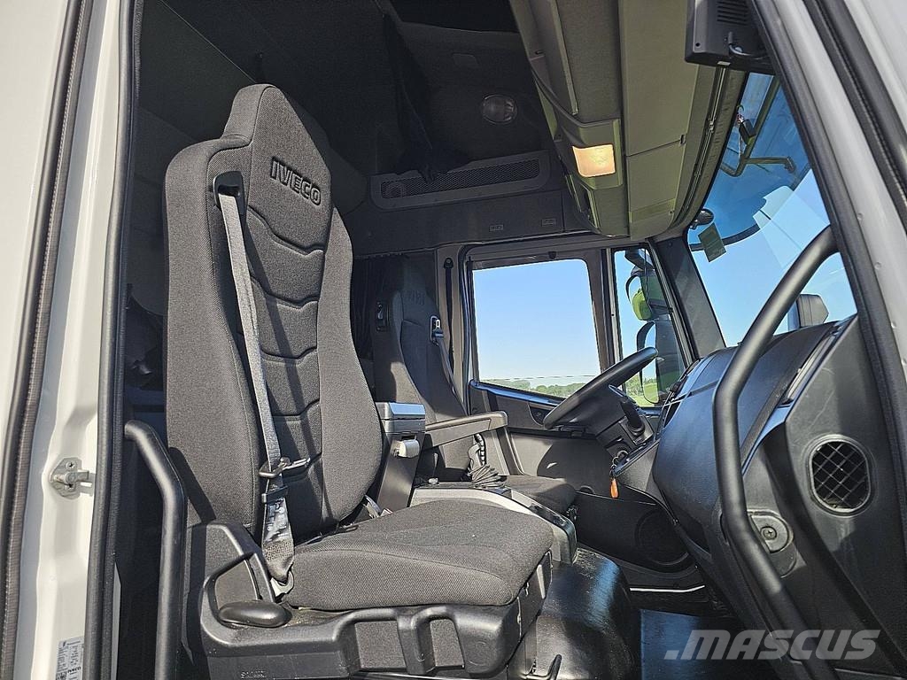 Iveco 160E28 EUROCARGO Camiones con caja de remolque