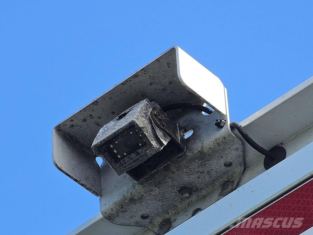 Iveco 160E28 EUROCARGO Camiones con caja de remolque