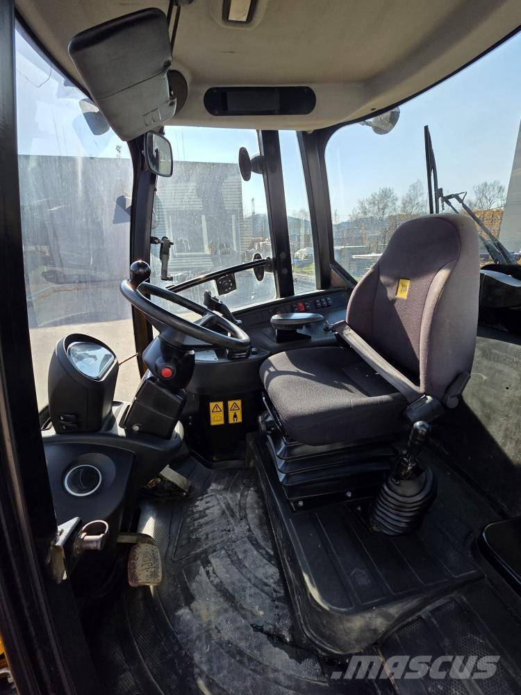 JCB 407 Kolové nakladače