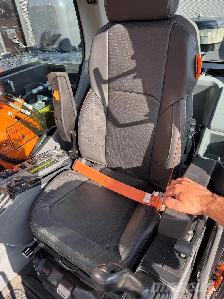 Doosan DX160-7 280 uur !! NIEUW STAAT حفارات بعجل