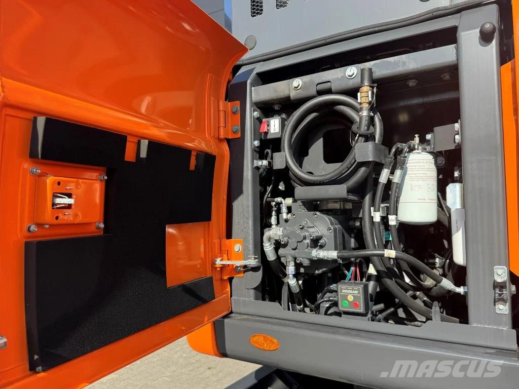 Doosan DX160-7 280 uur !! NIEUW STAAT حفارات بعجل
