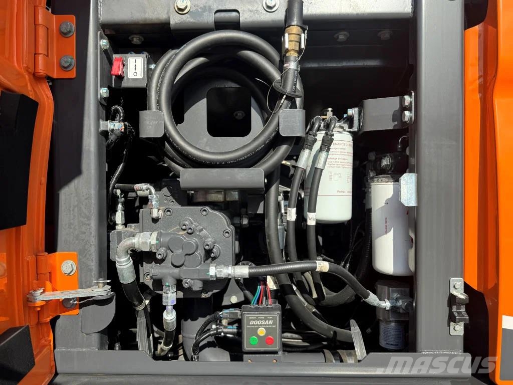 Doosan DX160-7 280 uur !! NIEUW STAAT حفارات بعجل