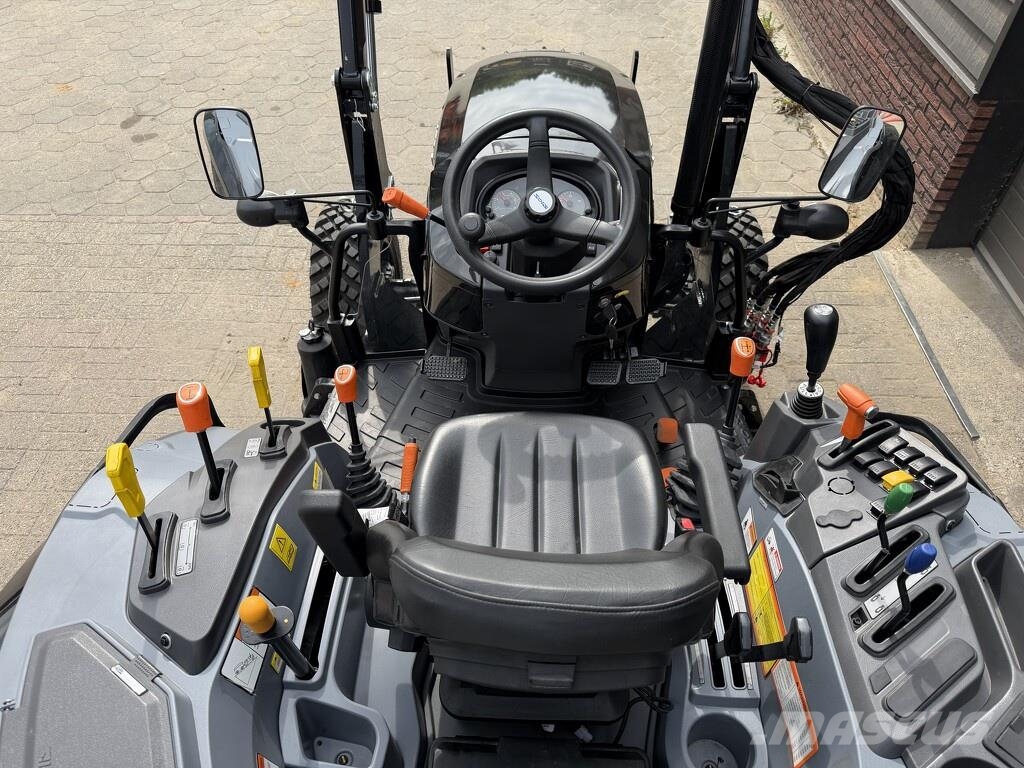 Solis S50 shuttle compact tractor NIEUW galaxy banden op Трактори