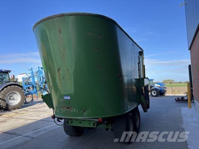 Peecon 26M³ 混合餵料機