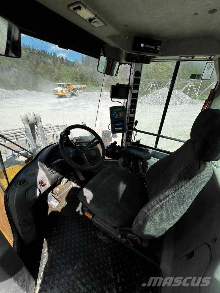 Volvo L220 Rataslaadurid