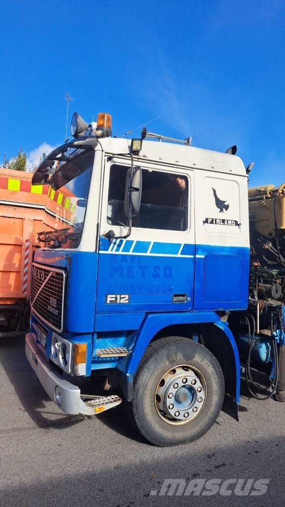 Volvo F 12 Camiões grua