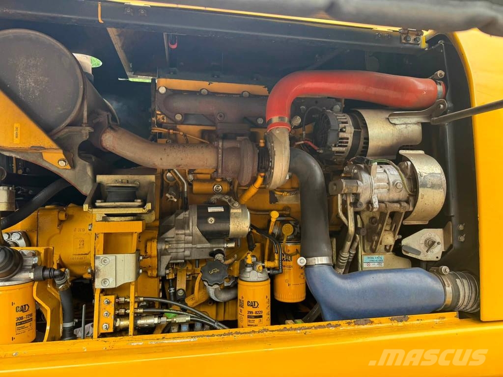 CAT M313D Mobiele kraan CW30 Ratiniai ekskavatoriai