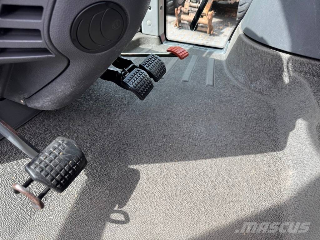 CLAAS ARION 640 CIS + QUICKE Q65 Ciągniki rolnicze