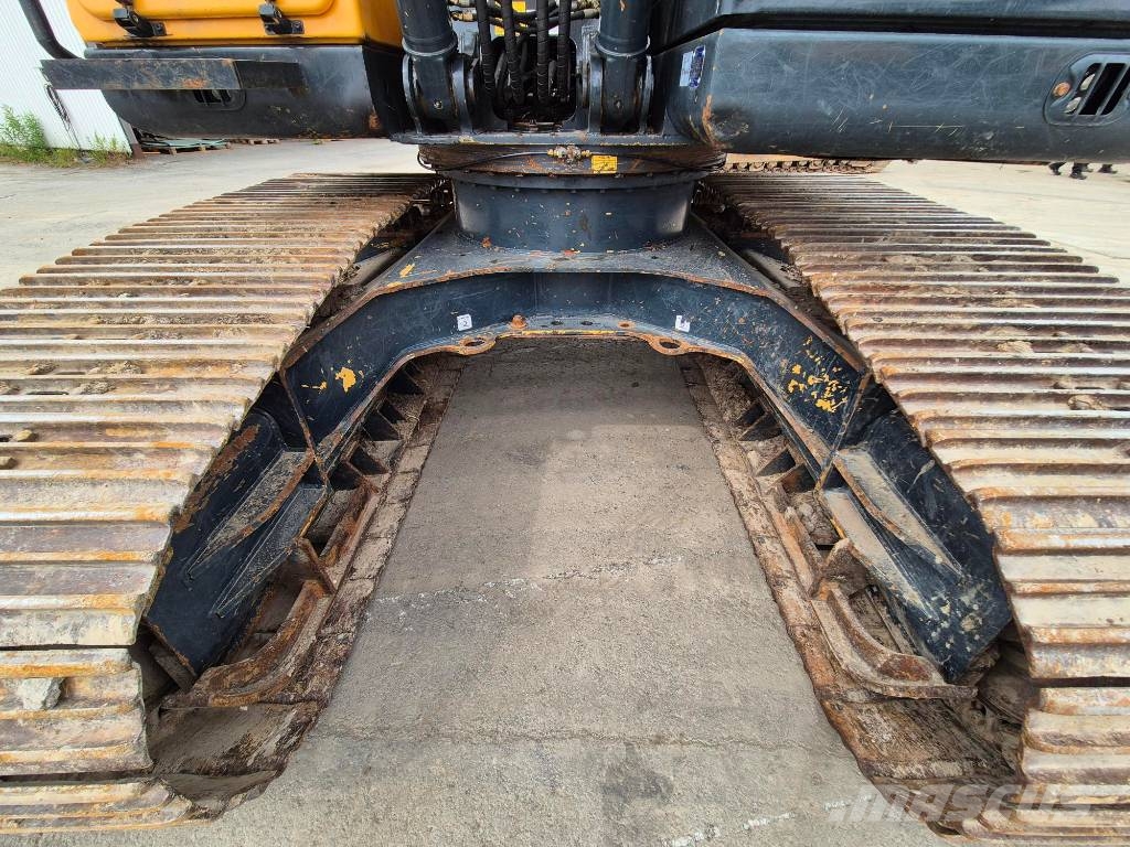Hyundai HX 140 HW Excavadoras sobre orugas