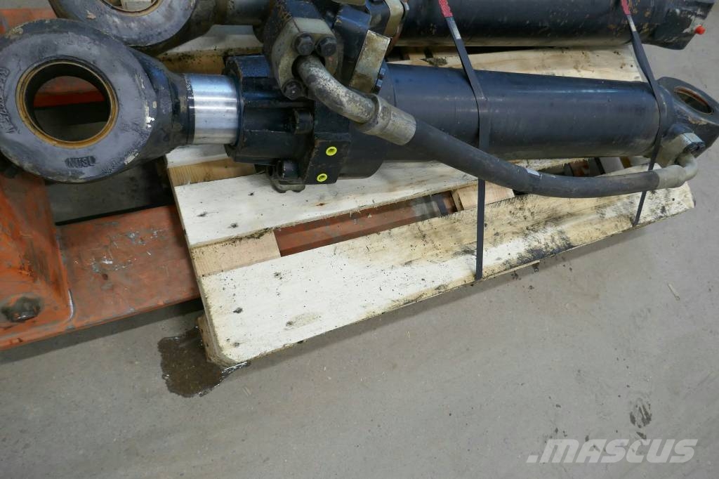 CAT 980 M, Tiltikolv Hidraulika