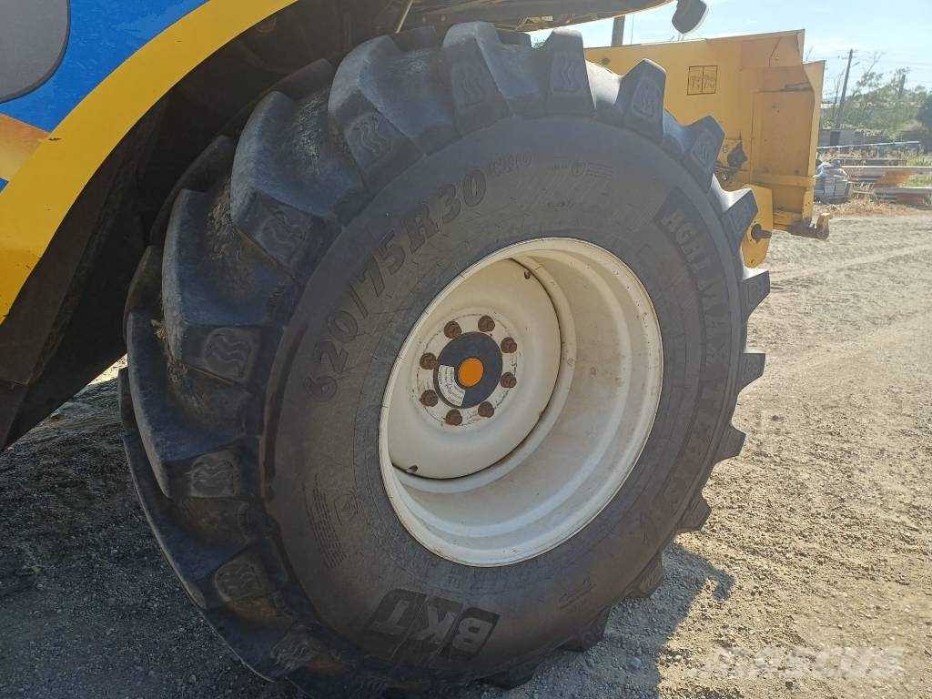 New Holland TC 5.90 Kombajni