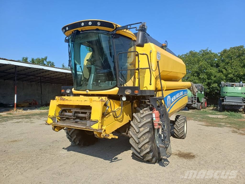 New Holland TC 5.90 Kombajni