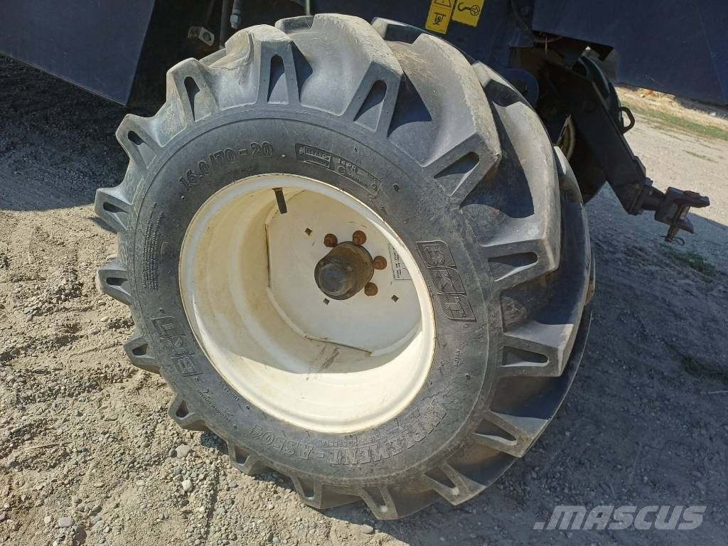 New Holland TC 5.90 Kombajni