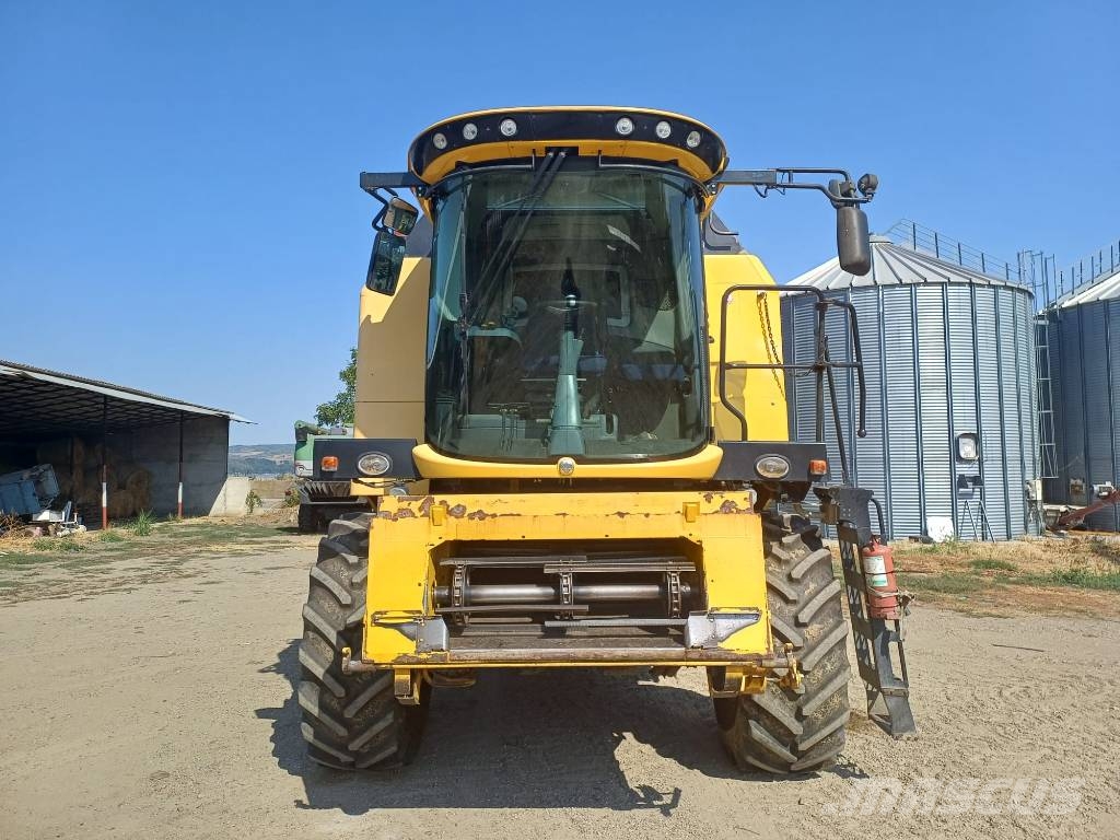 New Holland TC 5.90 Kombajni